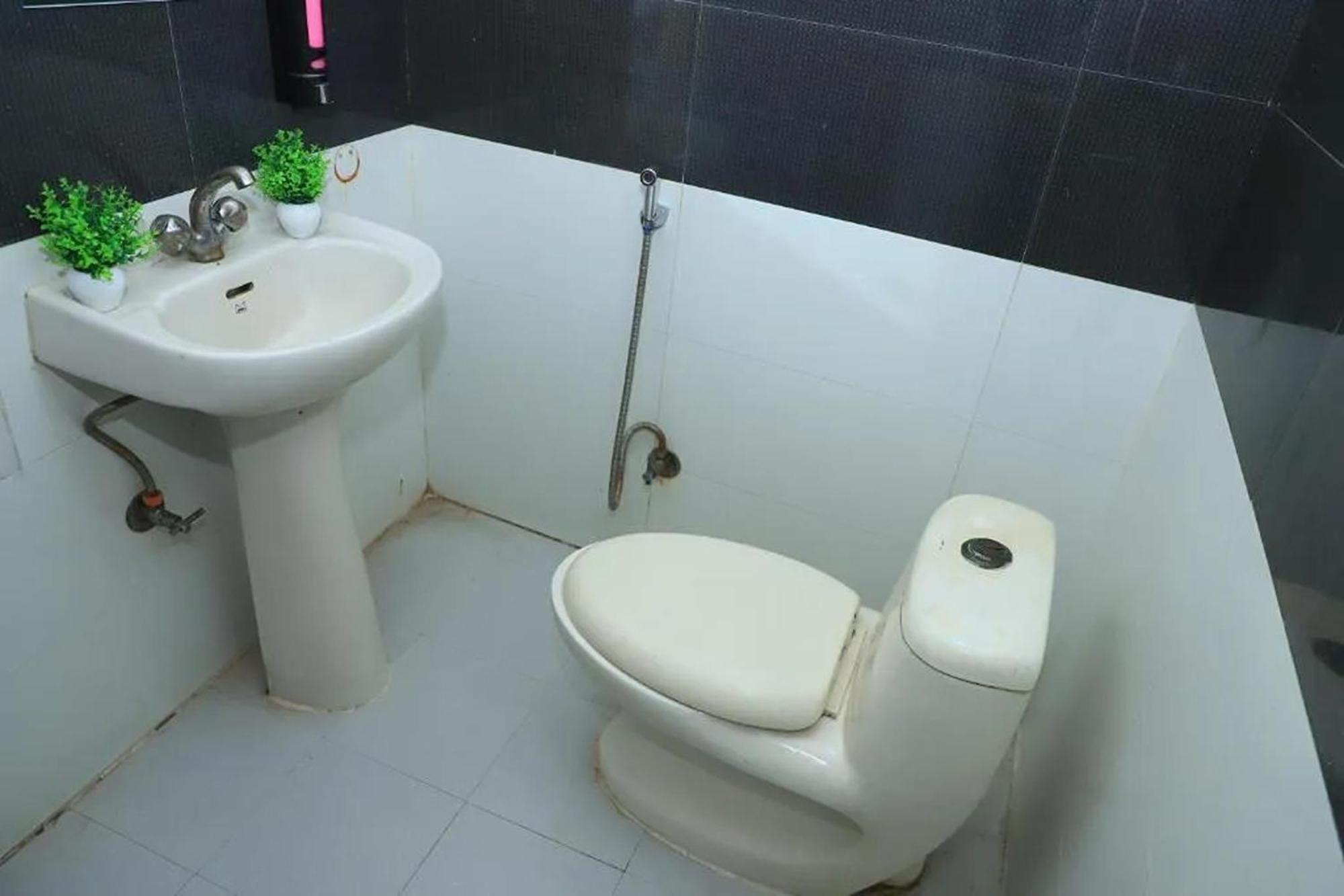 Hotel Global Inn By Quality Inn นิวเดลี ภายนอก รูปภาพ