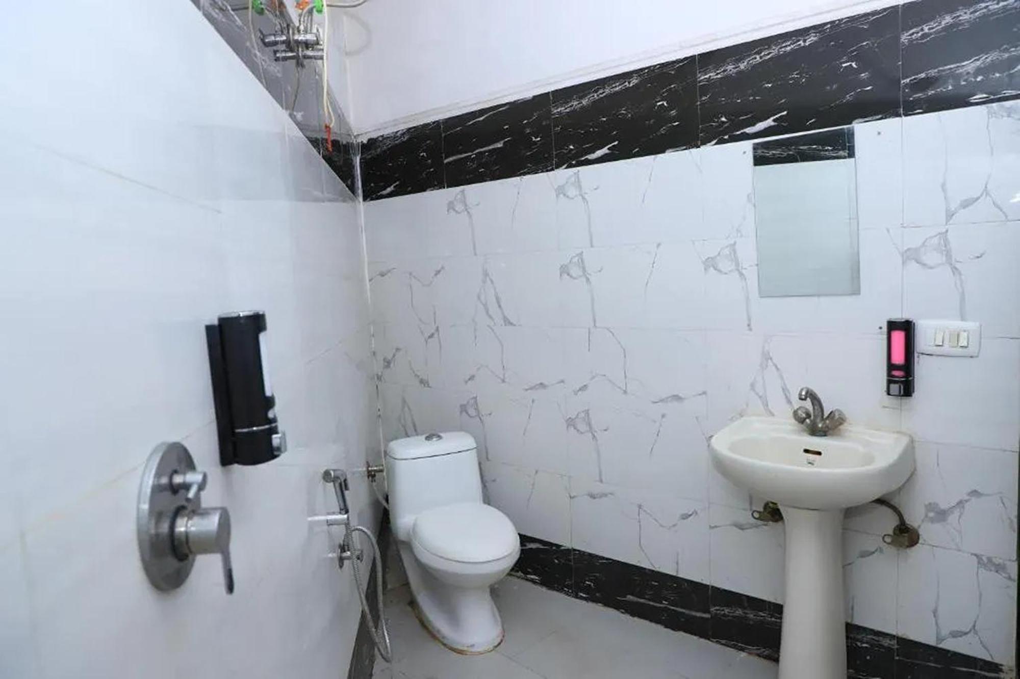 Hotel Global Inn By Quality Inn นิวเดลี ภายนอก รูปภาพ